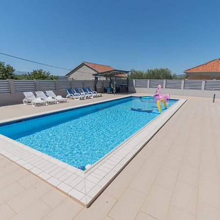 Spacious Villa For 10 With A Big Private Pool Trilj Exteriér fotografie
