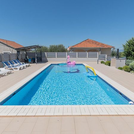 Spacious Villa For 10 With A Big Private Pool Trilj Exteriér fotografie