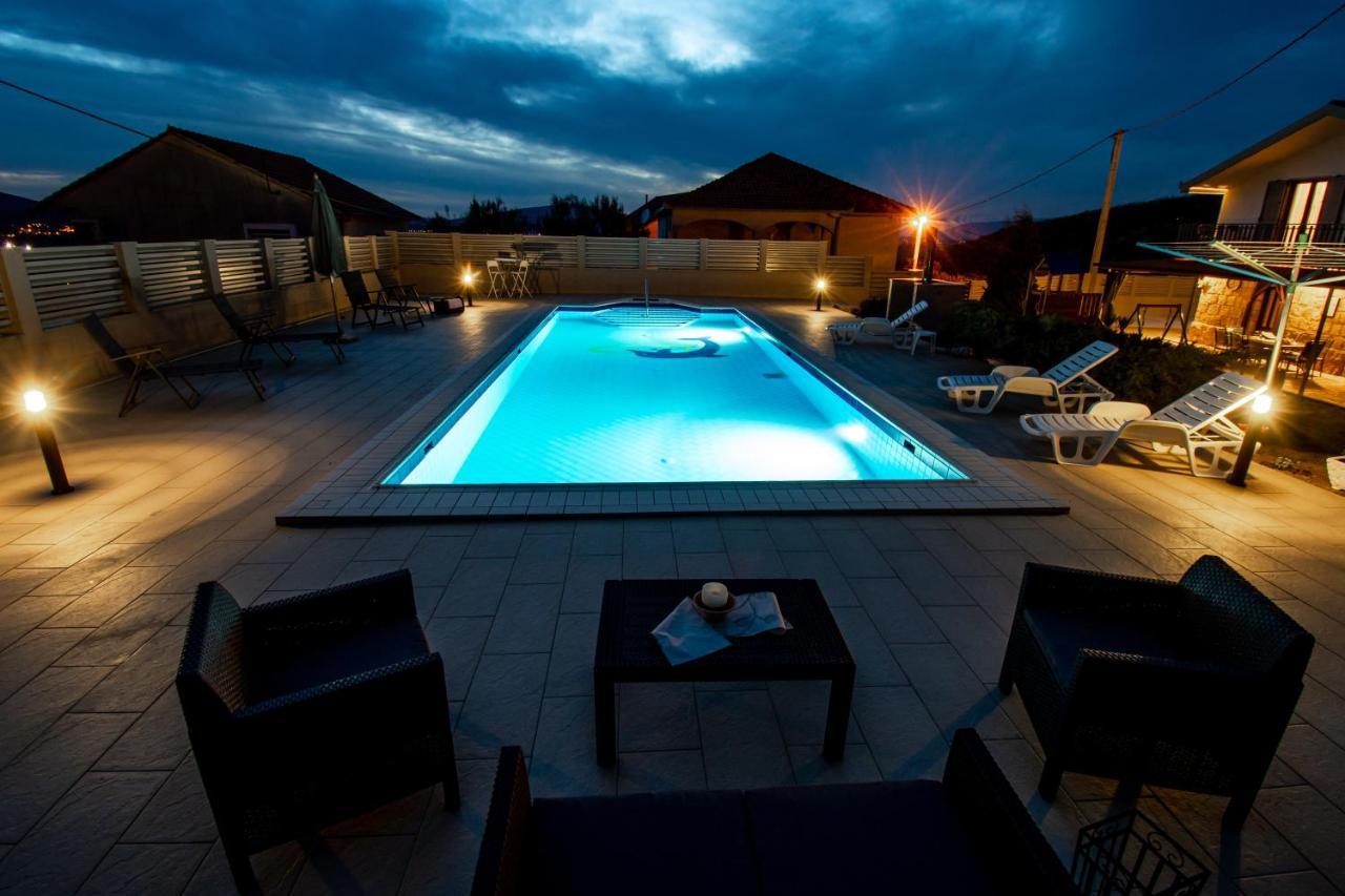 Spacious Villa For 10 With A Big Private Pool Trilj Exteriér fotografie