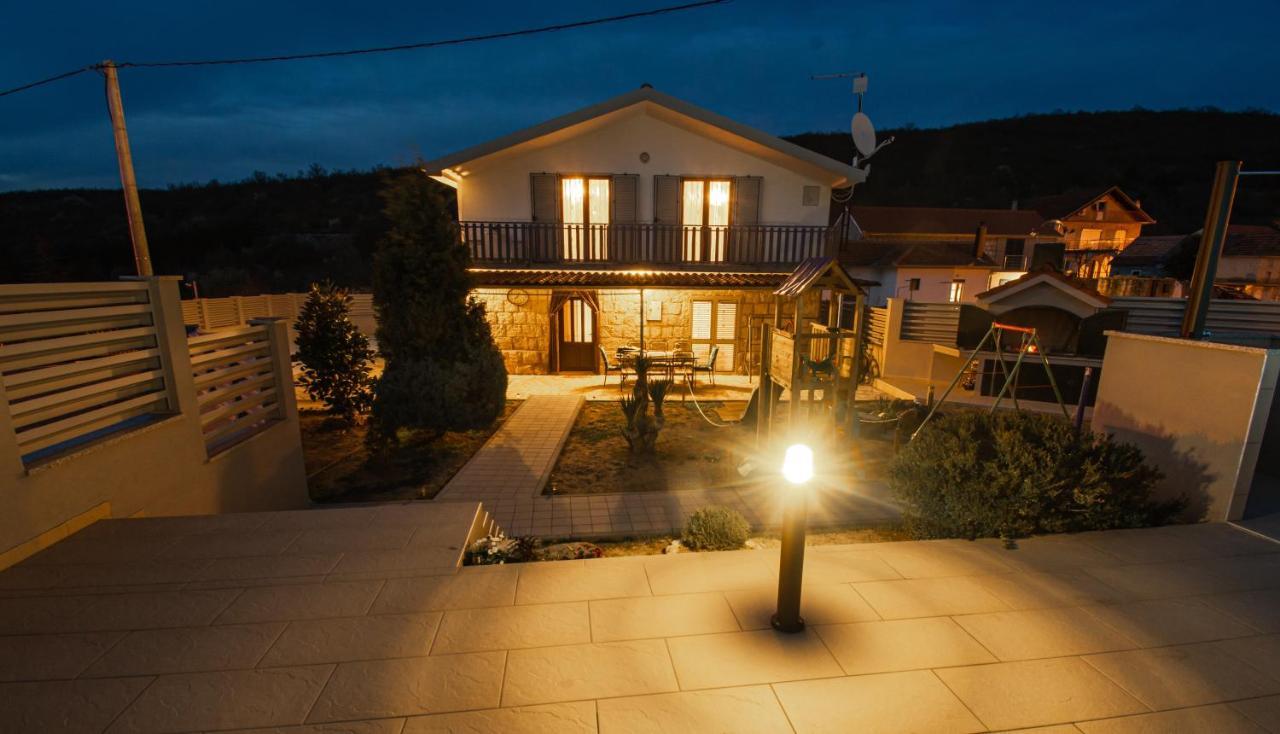 Spacious Villa For 10 With A Big Private Pool Trilj Exteriér fotografie