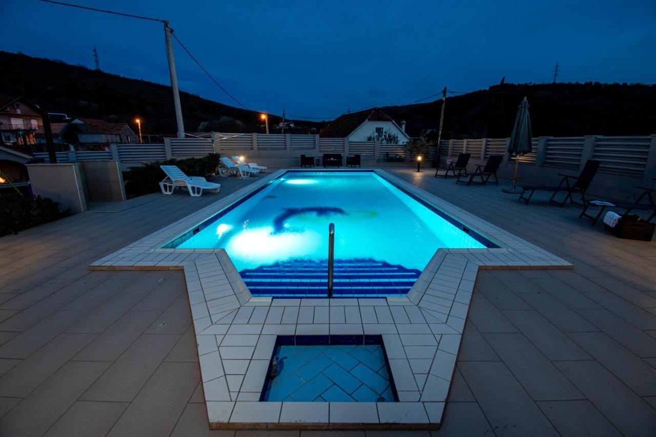 Spacious Villa For 10 With A Big Private Pool Trilj Exteriér fotografie