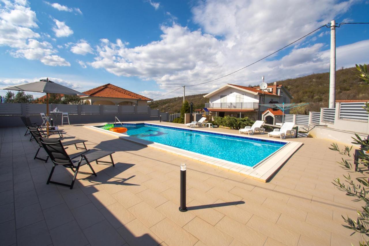 Spacious Villa For 10 With A Big Private Pool Trilj Exteriér fotografie