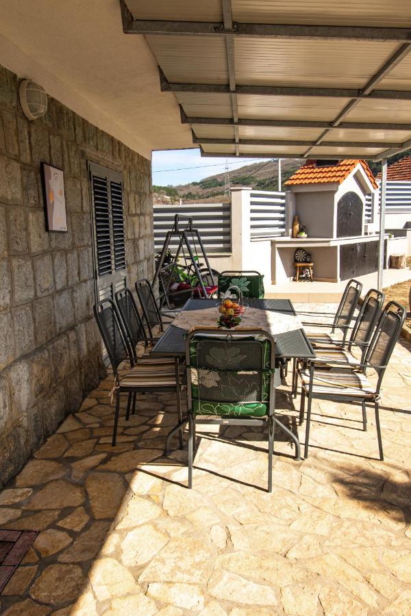 Spacious Villa For 10 With A Big Private Pool Trilj Exteriér fotografie