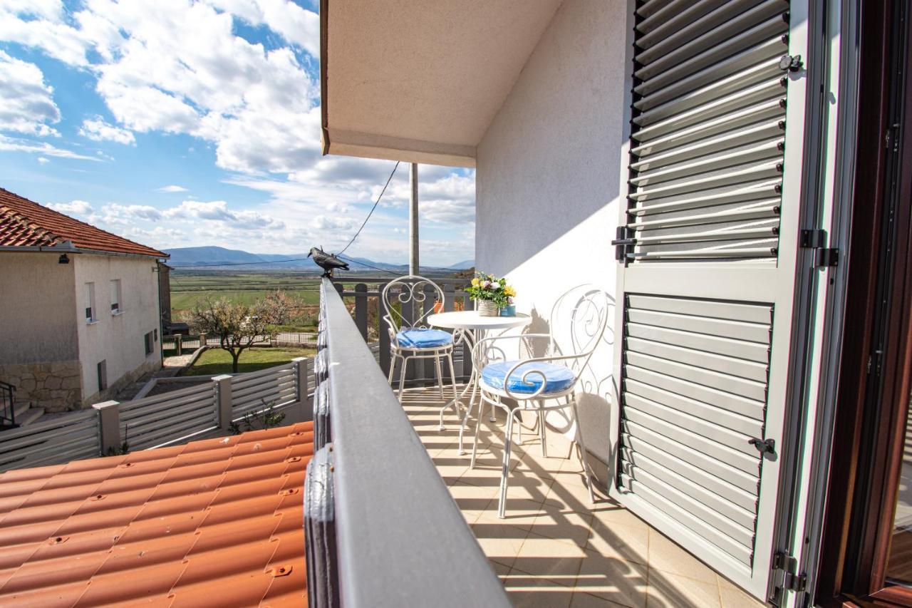 Spacious Villa For 10 With A Big Private Pool Trilj Exteriér fotografie