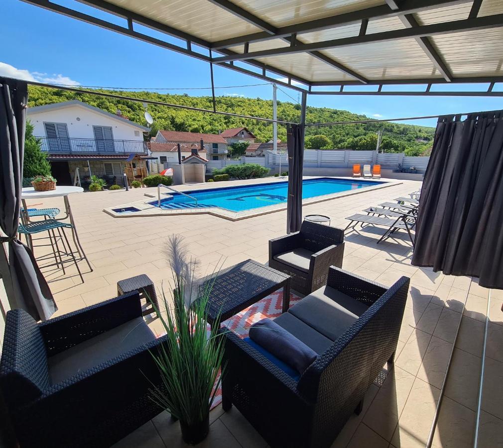 Spacious Villa For 10 With A Big Private Pool Trilj Exteriér fotografie