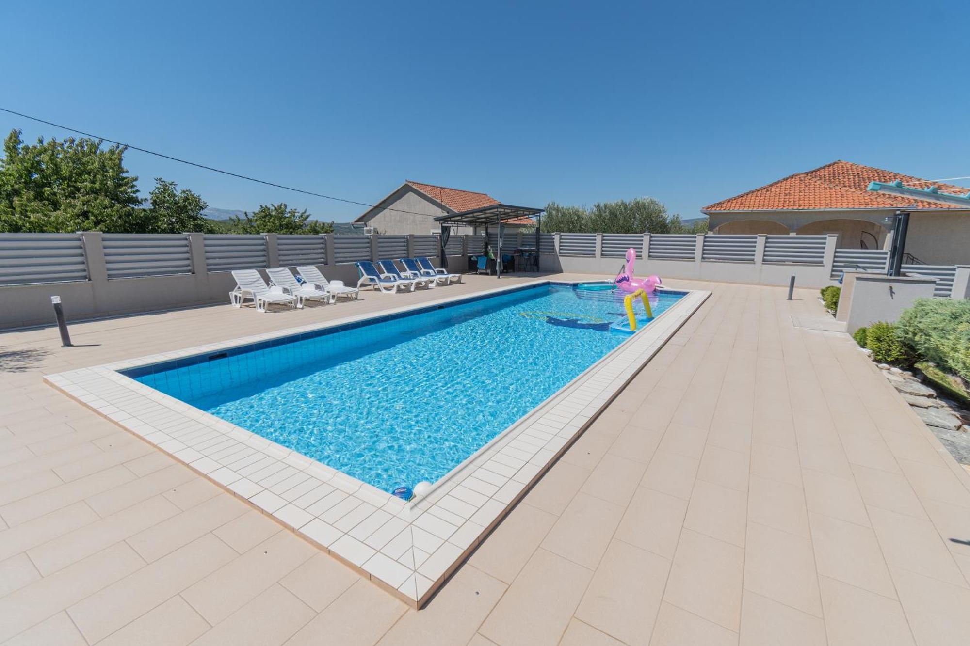 Spacious Villa For 10 With A Big Private Pool Trilj Exteriér fotografie