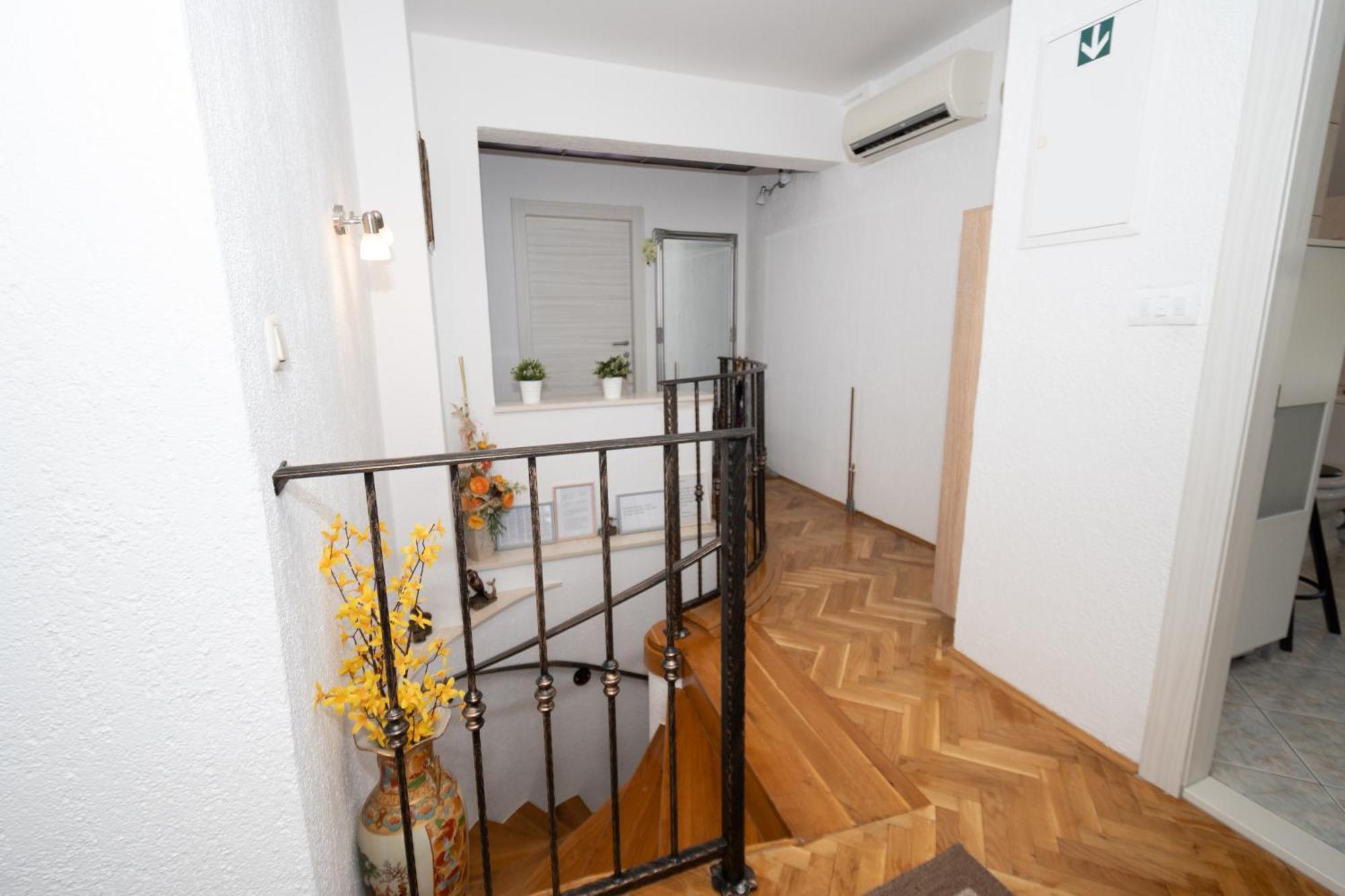 Spacious Villa For 10 With A Big Private Pool Trilj Exteriér fotografie