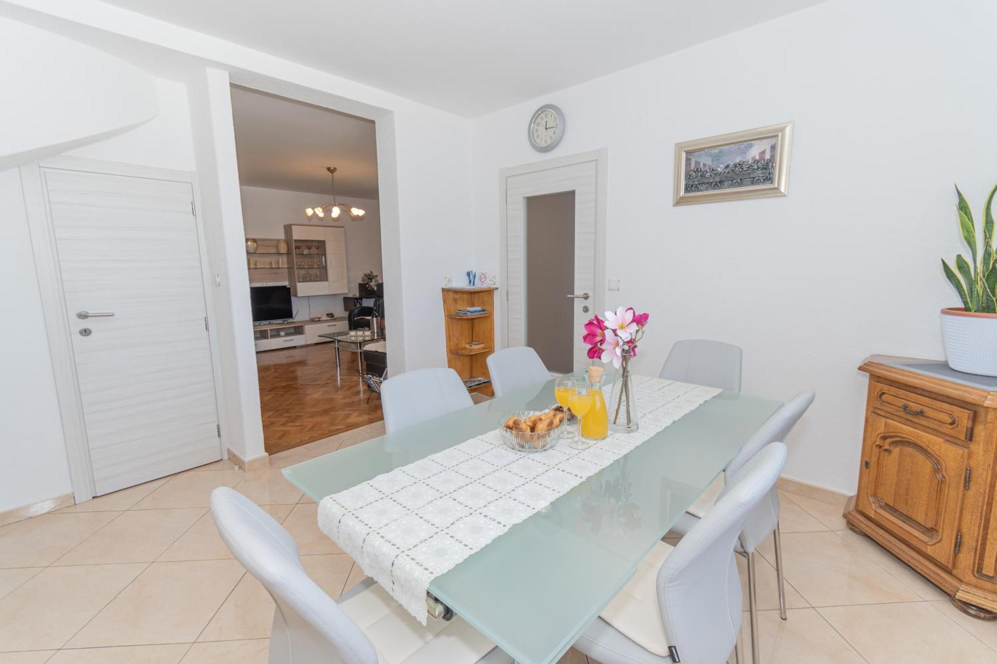 Spacious Villa For 10 With A Big Private Pool Trilj Exteriér fotografie