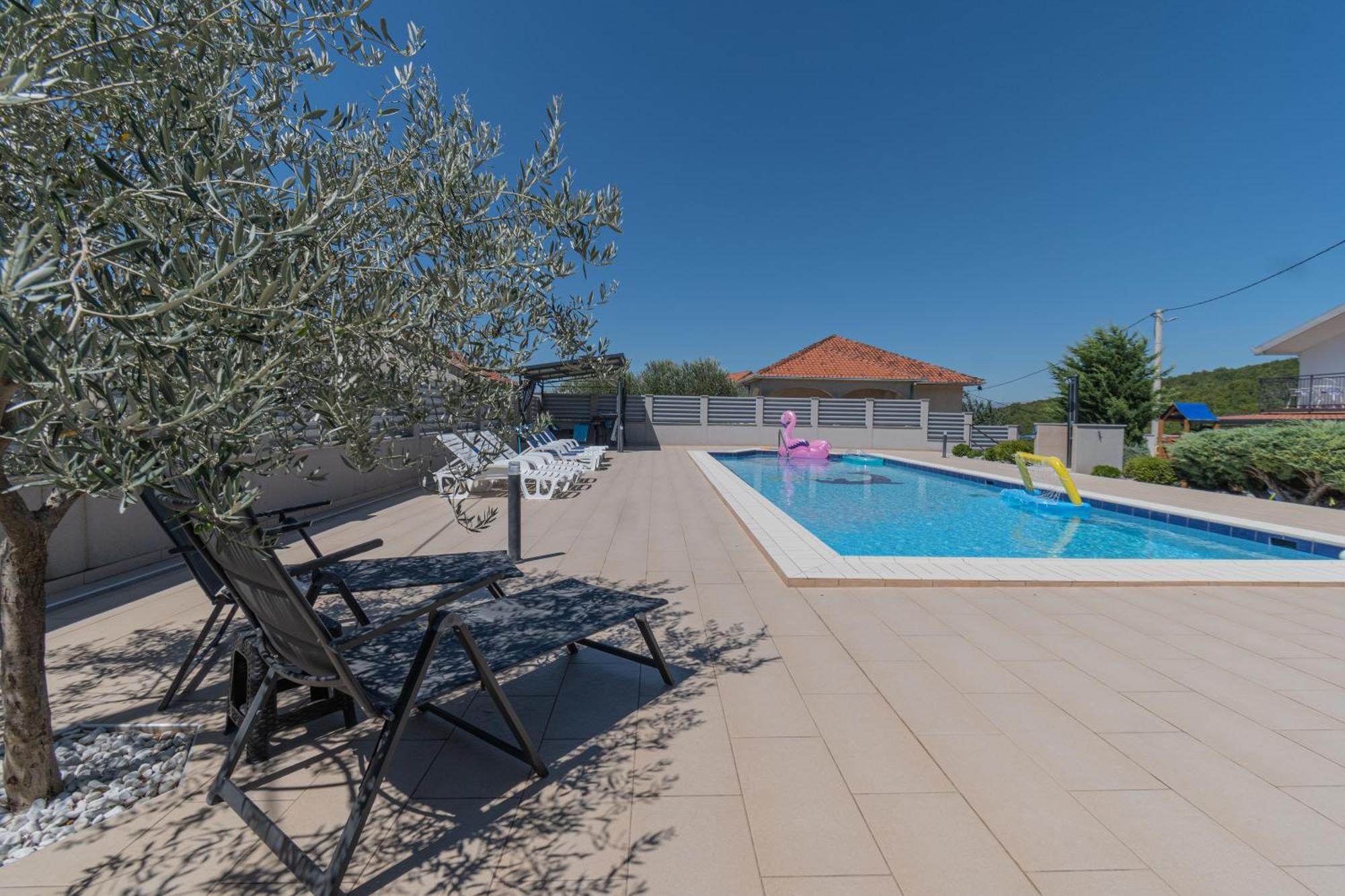 Spacious Villa For 10 With A Big Private Pool Trilj Exteriér fotografie